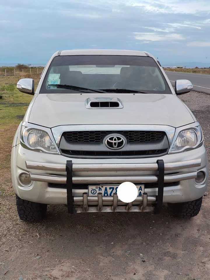 Toyota Hilux 2009 Manual Pickup – photo 3