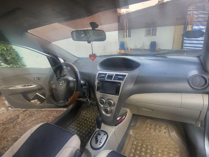 Toyota Yaris Belta 2010 Automatic – photo 5