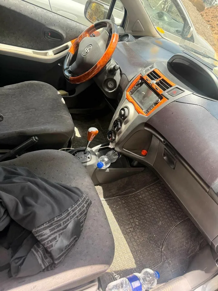 Toyota Vitz 2010 Automatic – photo 4