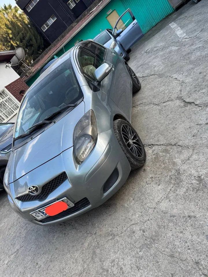 2010 Toyota Yaris Compact – photo 4