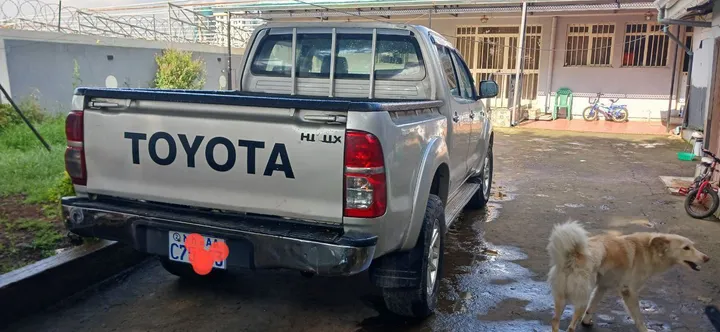 Toyota Hilux 2010 Manual Pickup – photo 5