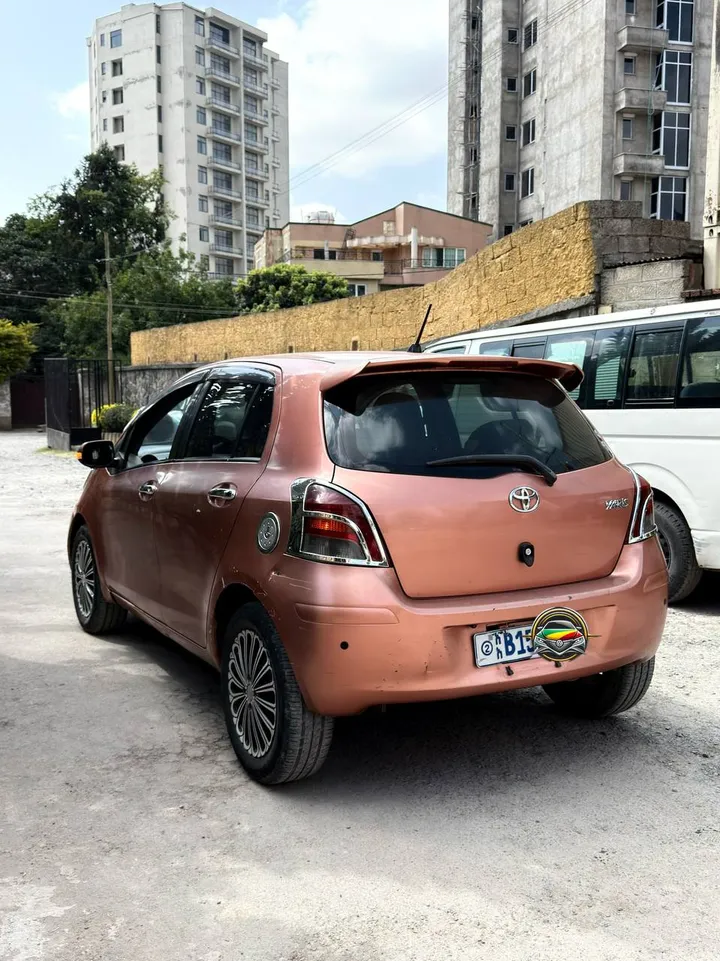Toyota Yaris Compact 2009 – photo 6