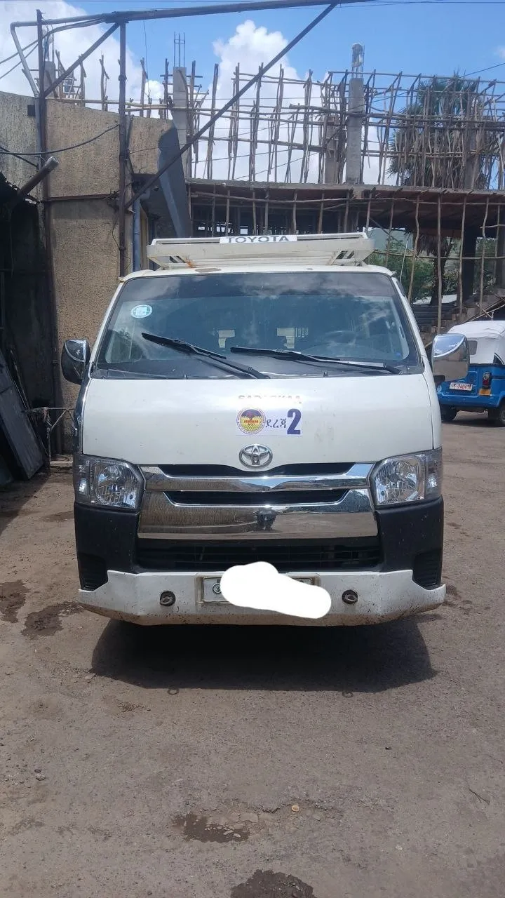 Toyota Hiace 2012 Diesel Van – photo 4