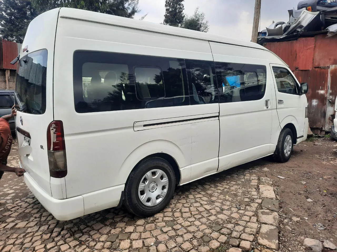 Toyota Hiace Highroof 2016 Manual – photo 5