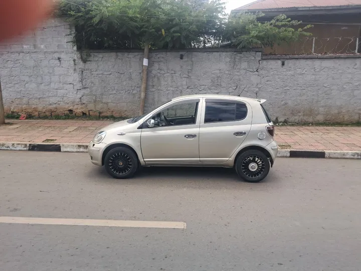 2004 Toyota Vitz Hatchback – photo 7