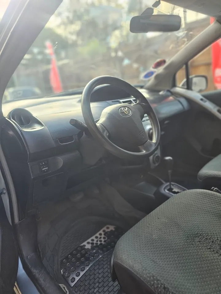 Toyota Yaris Compact 2007 Automatic – photo 4