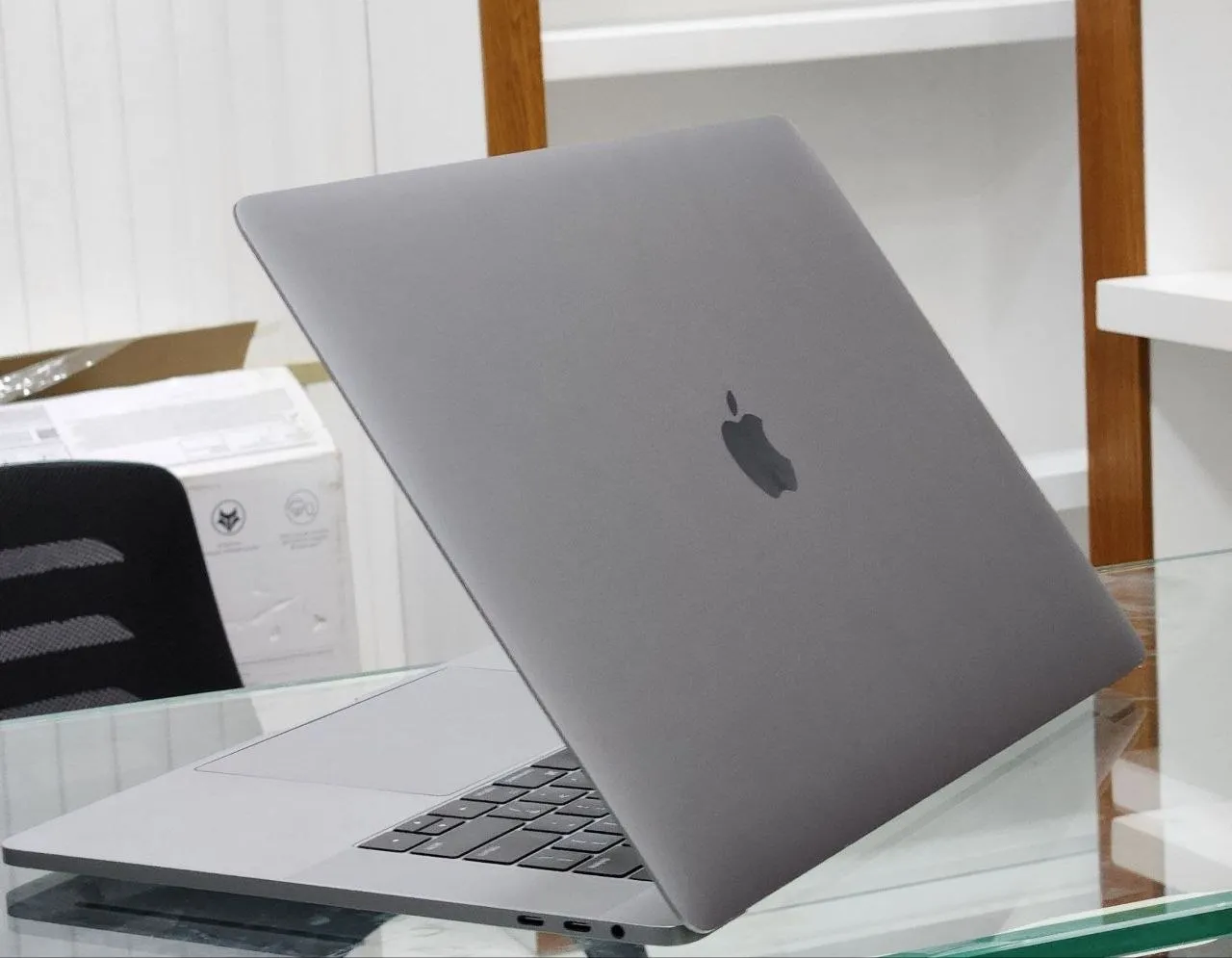 Apple MacBook Pro 2017 i7 16GB 512GB – photo 3