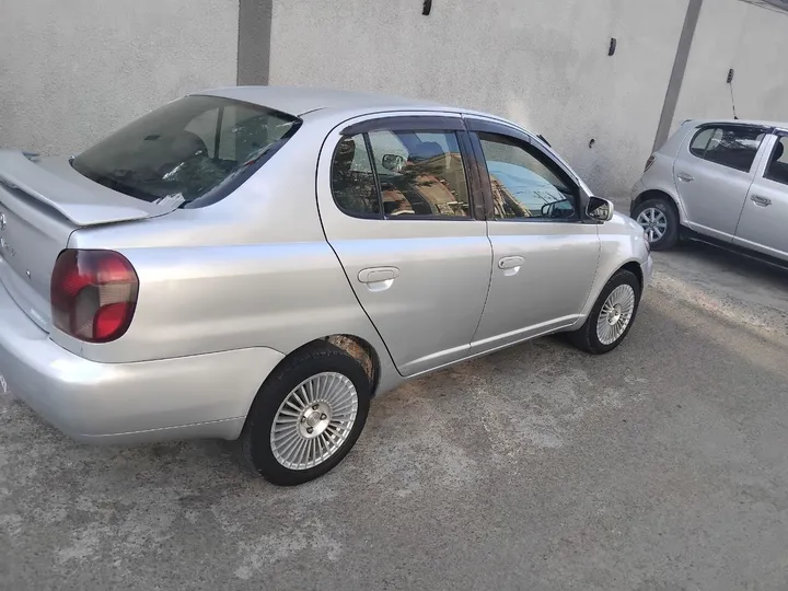 Toyota Platz 2001 Automatic Sedan – photo 3