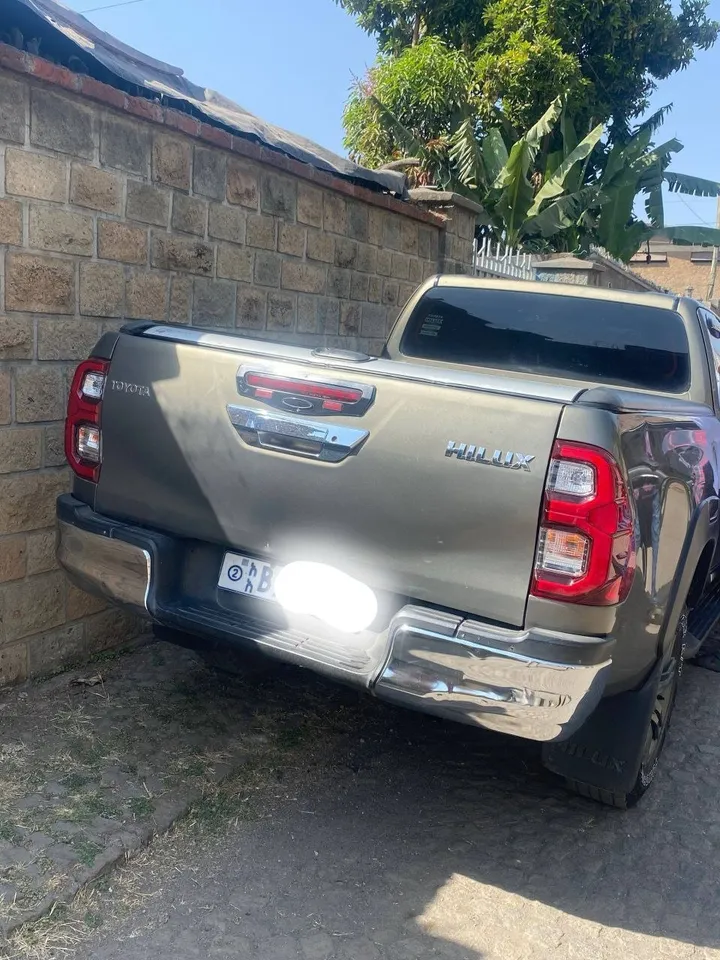 Toyota Hilux 2021 Invincible – photo 3