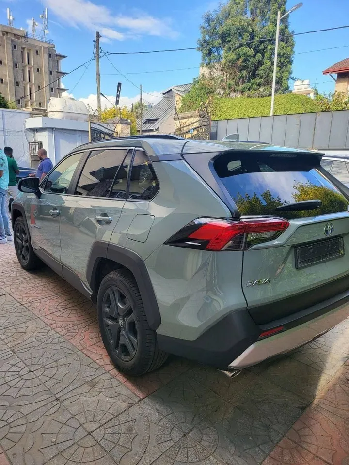 2022 Toyota Rav4 Hybrid SUV – photo 3
