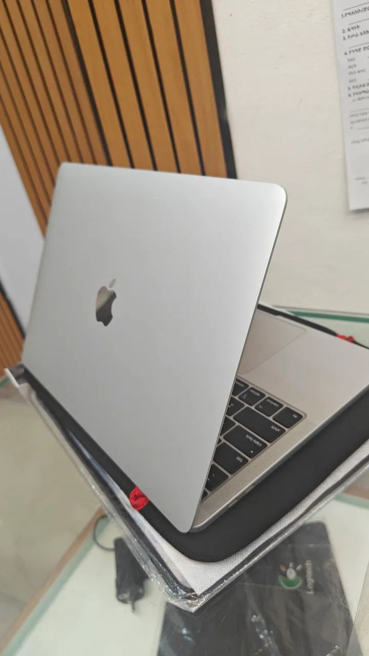 2020 MacBook Pro Core i5 13.3 inch – photo 3