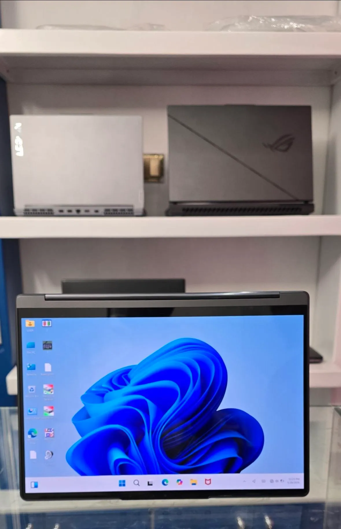 Lenovo Yoga 9i 14" 2-in-1 Laptop – photo 4