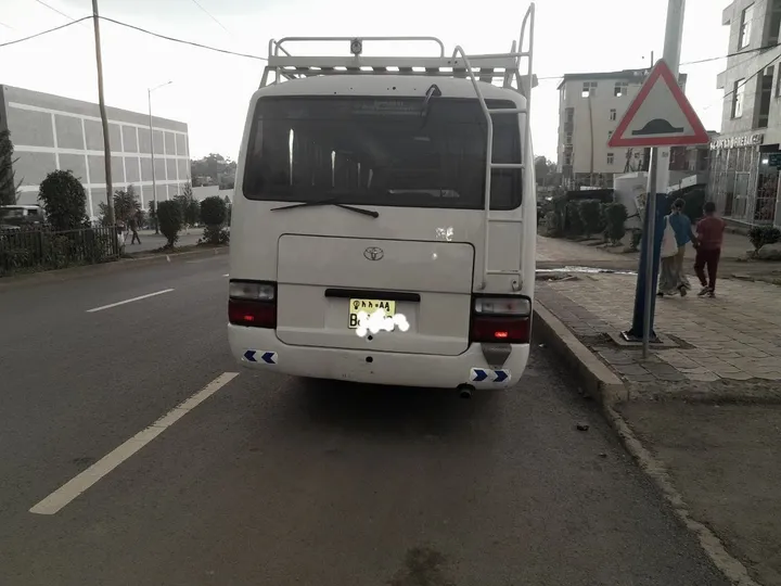 Toyota Coaster Bus 2011 – photo 5