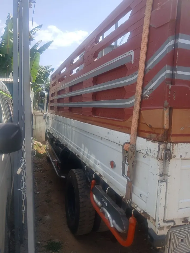 2017 Isuzu Cargo Truck – photo 5