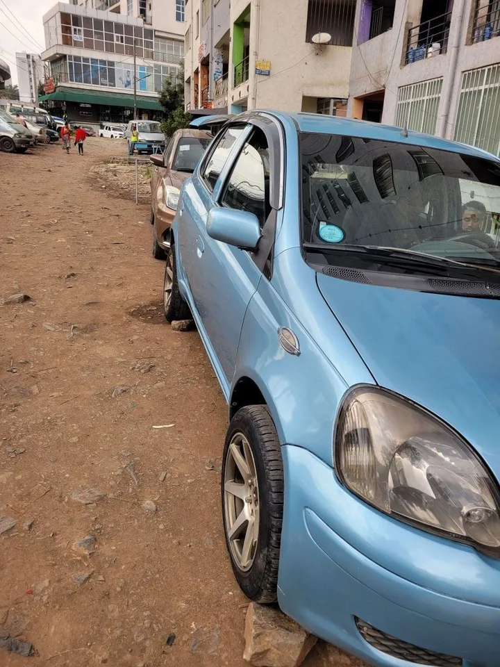 Toyota Vitz 2002 Automatic – photo 3