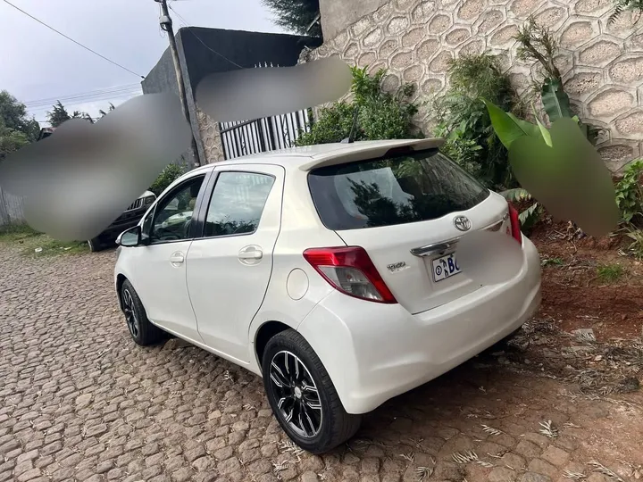 Toyota Yaris Compact 2012 Automatic – photo 8