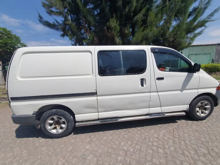 2000 2L Automatic Factory Van – photo 3