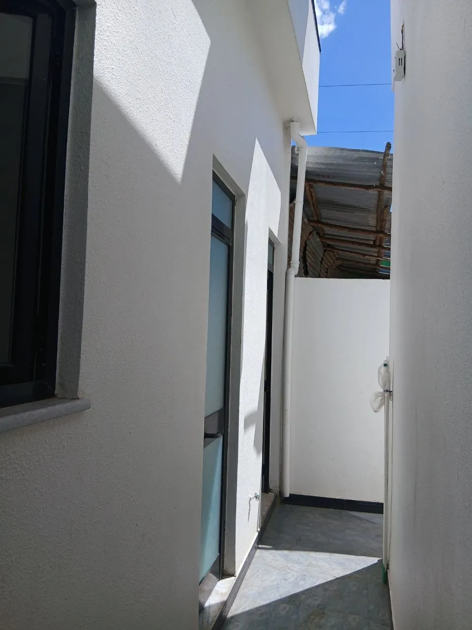 Modern Villa House Jackros Yerar – photo 3