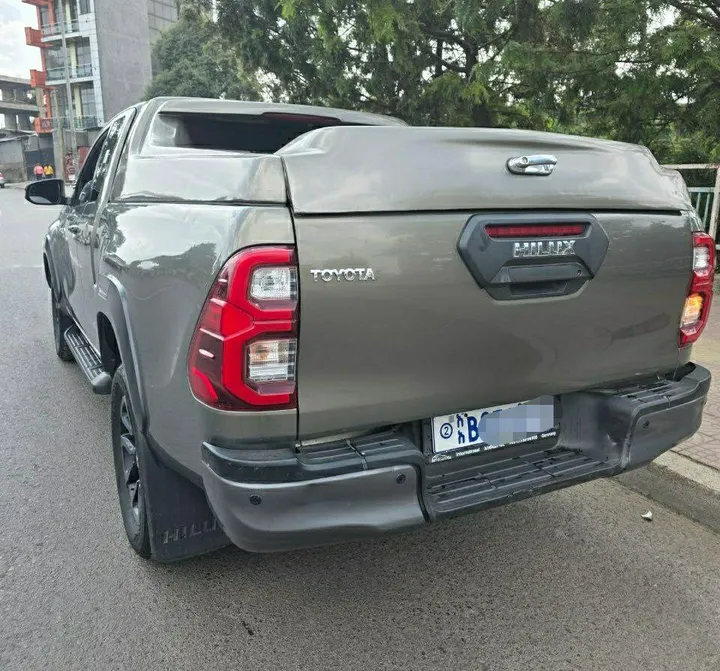 Toyota Hilux Invincible 2.4L Diesel – photo 5