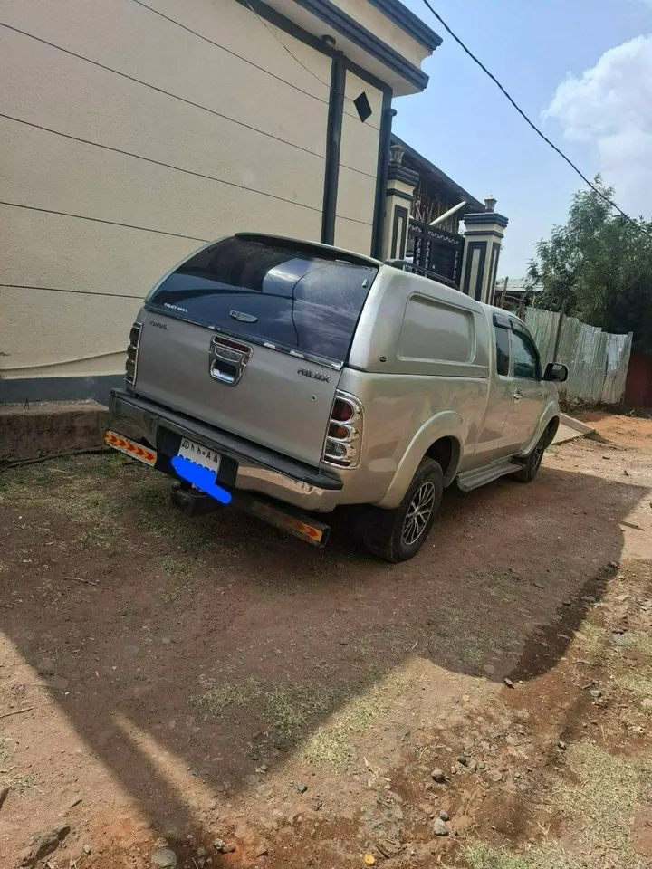 Toyota Hilux 2010 Double Cab – photo 3