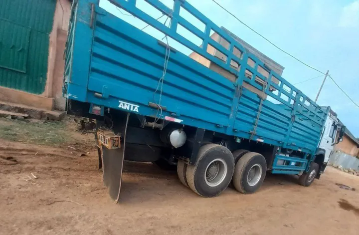 Sinotruk Cargo Truck 2023 – photo 3