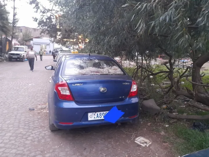 2017 Blue Toyota Sedan – photo 3