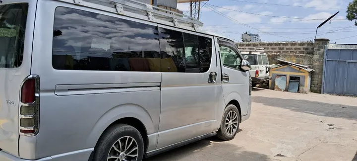 Toyota Hiace 2007 Automatic Van – photo 3