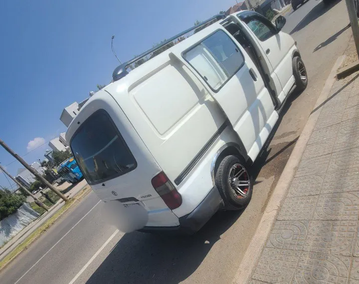 2005 Factory Manual Van – photo 4