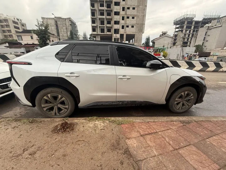 Toyota BZ4X EV Crossover 2023 – photo 6