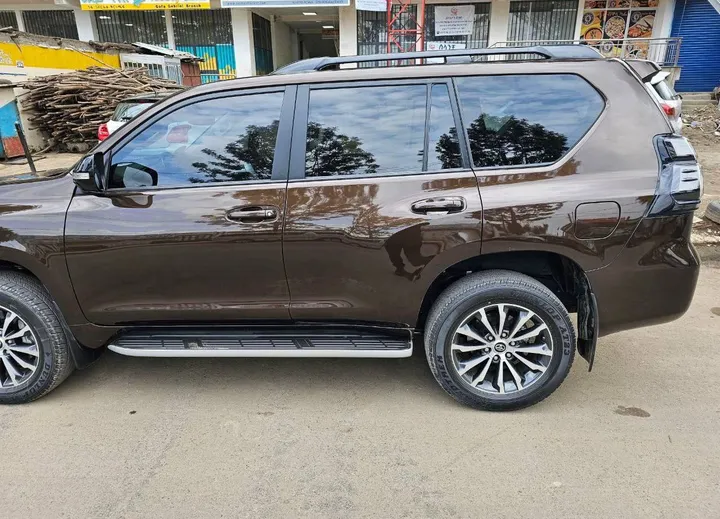 2023 Toyota Land Cruiser Prado Black Edition – photo 4