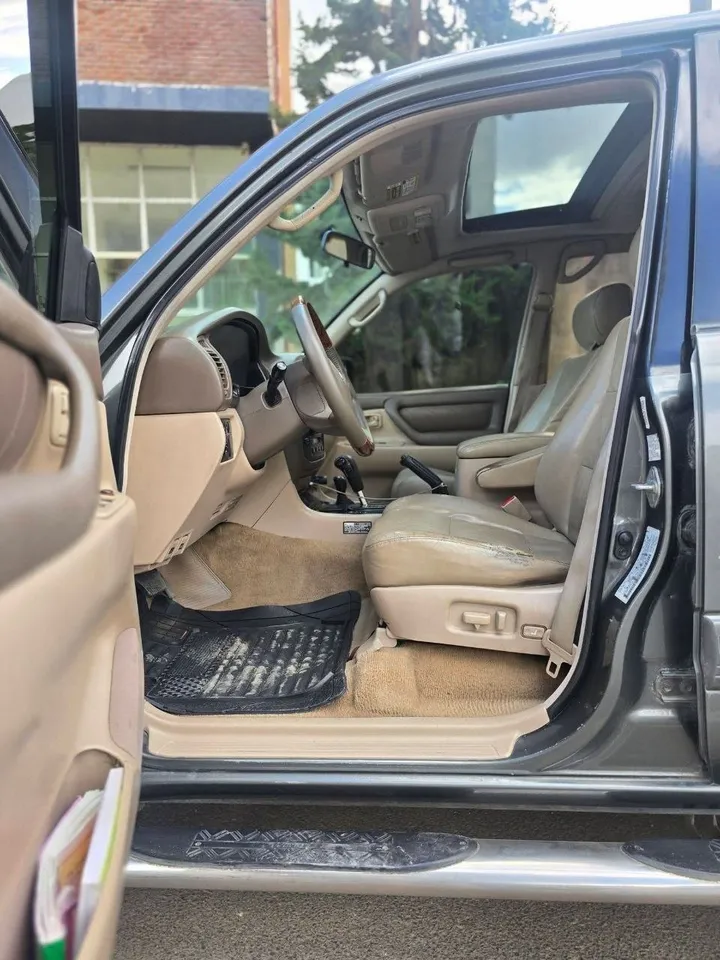 Toyota Land Cruiser 105 Automatic SUV – photo 5