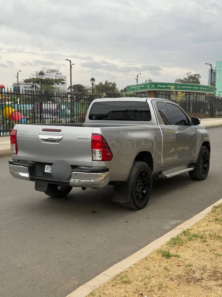 Toyota Revo King Cab 2017 Manual – photo 3