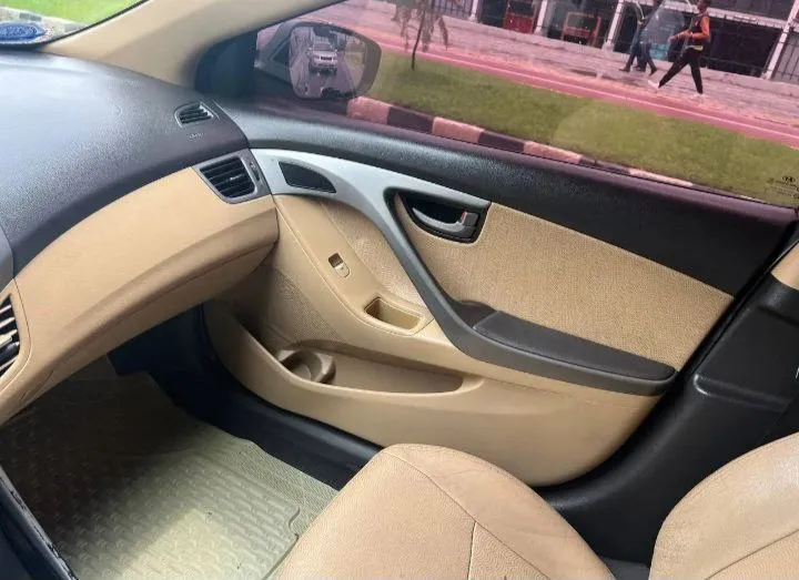 Hyundai Elantra 2012 with Sunroof – photo 4