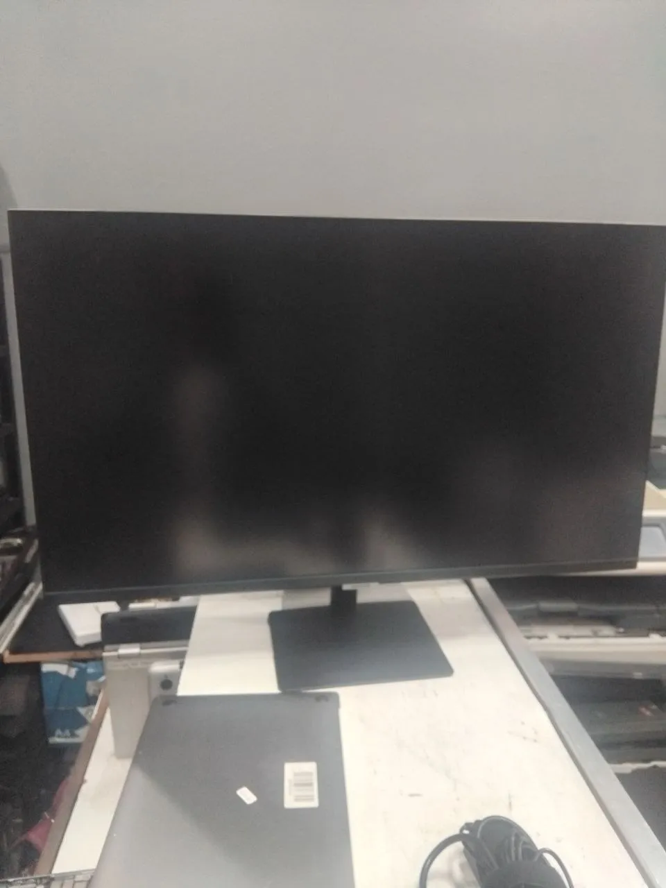 Samsung 32 inch 4K Frameless Monitor – photo 5