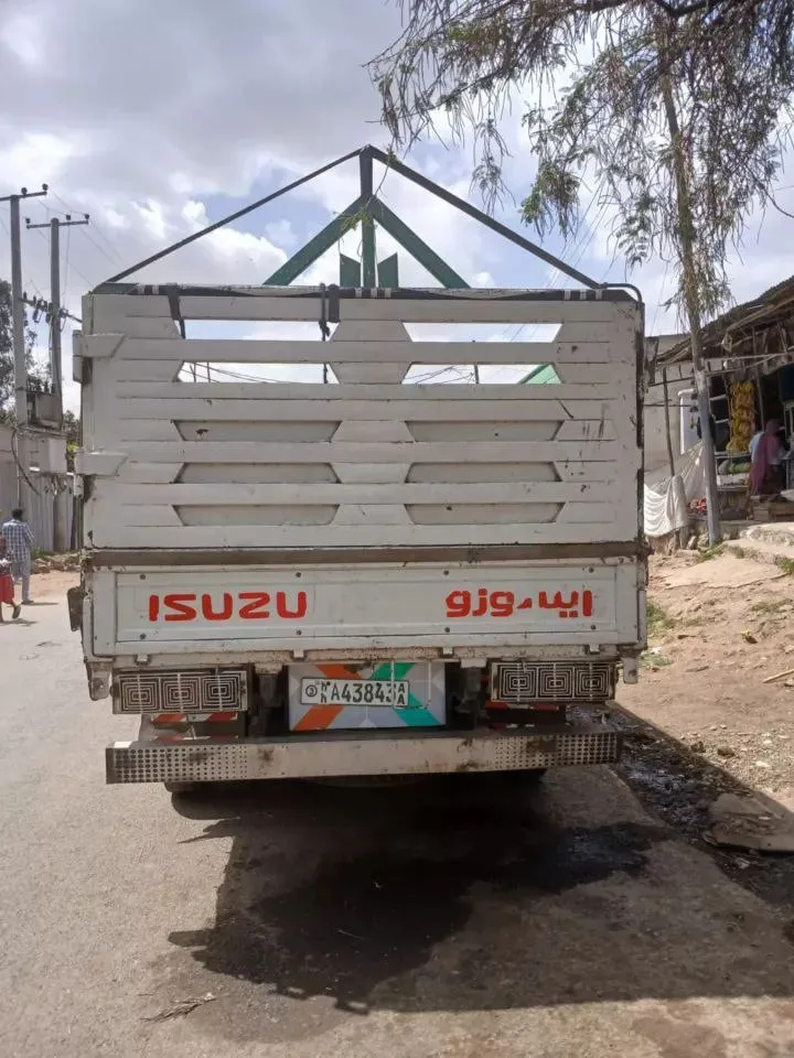 Isuzu Obama Cargo Truck 2016 – photo 4