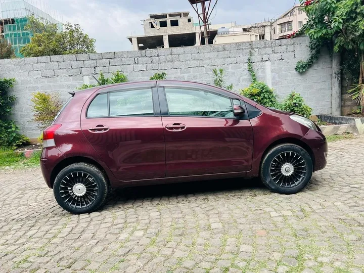 Toyota Compact 2010 Automatic – photo 3