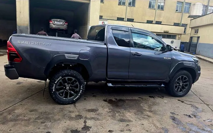 Toyota Hilux Invincible 2021 – photo 3