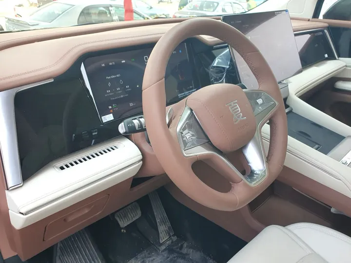2025 BYD M9 DM-i Flagship MPV – photo 4
