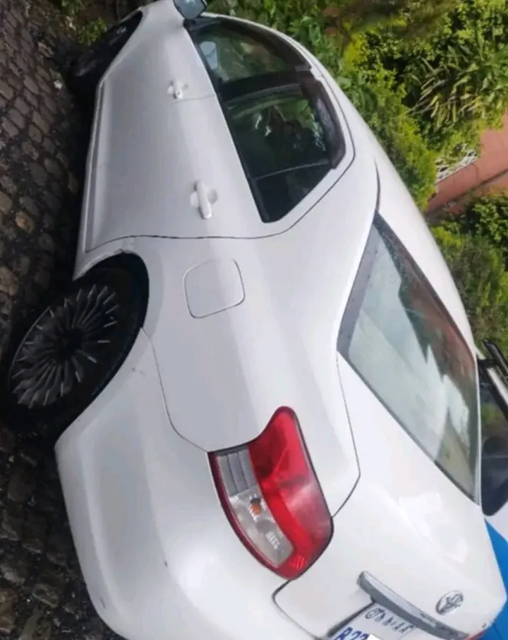 Toyota Yaris 2010 Automatic – photo 3