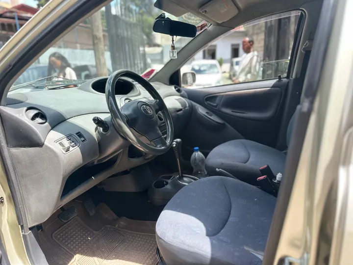 Toyota Yaris Compact 2002 Automatic – photo 4