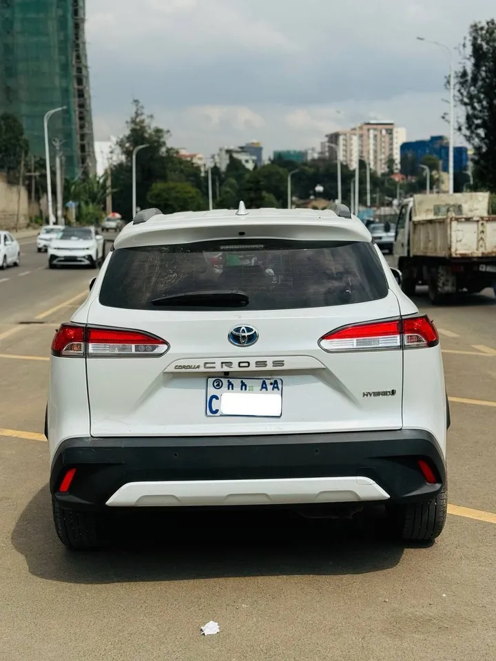Toyota Corolla Cross Hybrid 2023 – photo 8