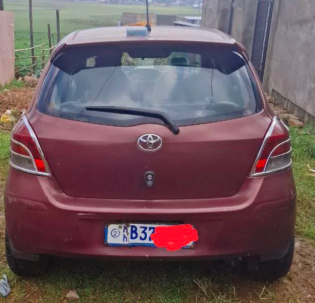 Toyota Yaris Compact 2010 Automatic – photo 5