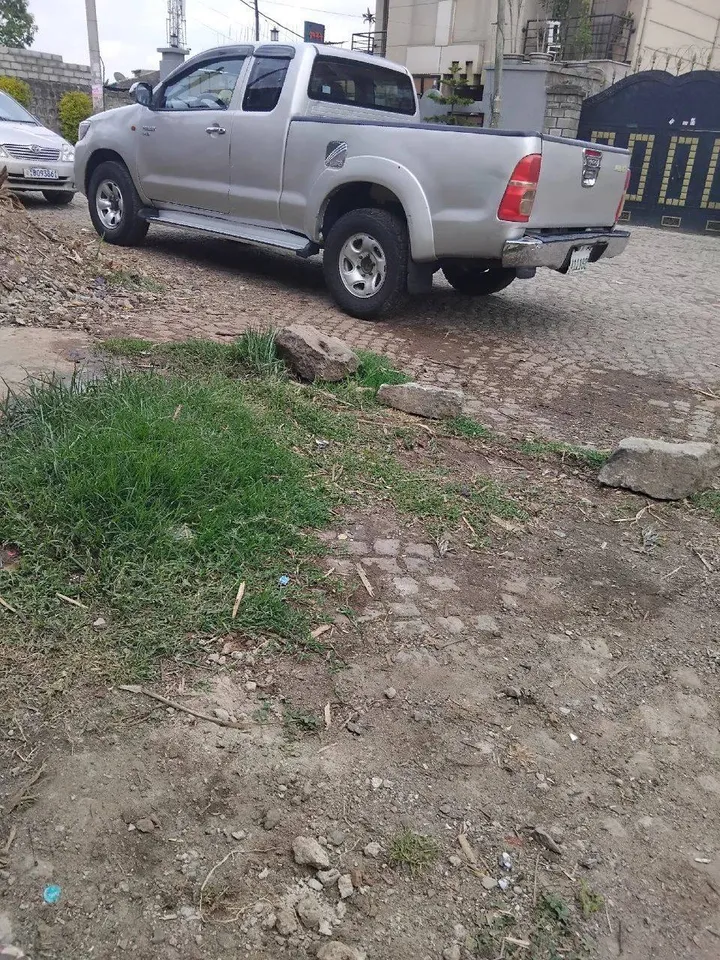 Toyota Hilux 2008 4x4 Pickup – photo 3