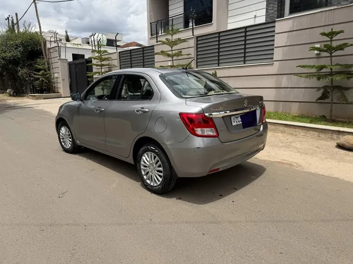 Suzuki Dzire 2022 Automatic – photo 4