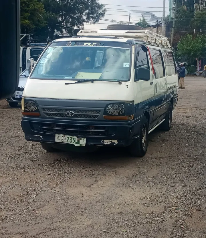 Toyota Hiace 5L Minibus 2004 – photo 3