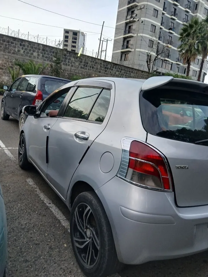 Toyota Yaris Compact 2010 Automatic – photo 5