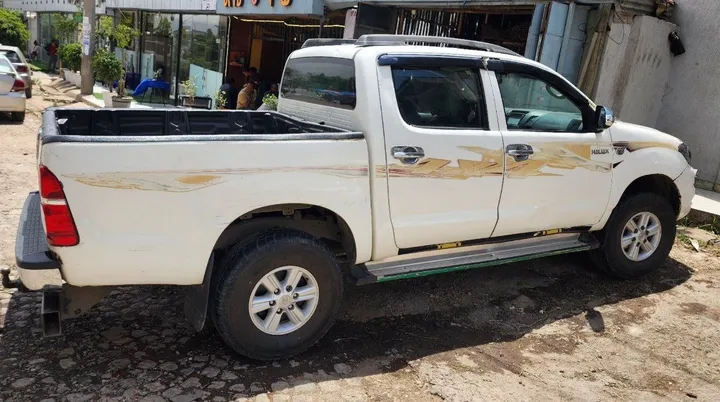 Toyota Double Cabin Pickup 2011 – photo 4