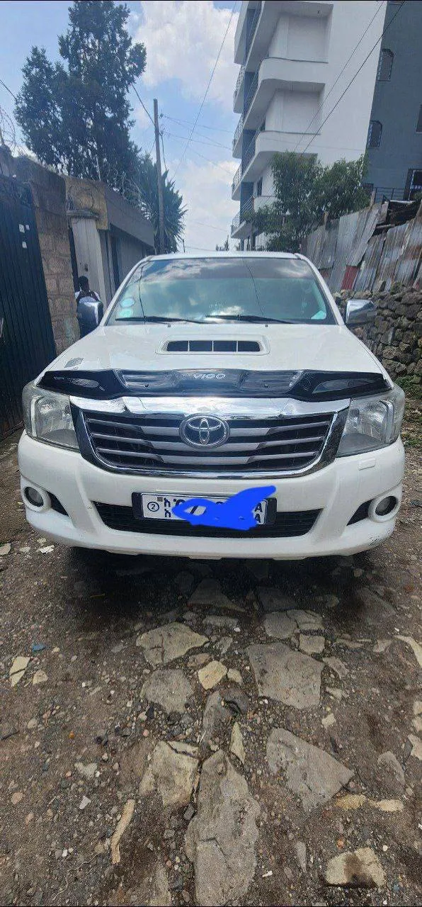 Toyota Hilux 2013 4WD Diesel Manual – photo 4