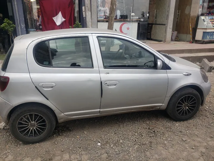 Toyota Vitz 2001 Hatchback – photo 3