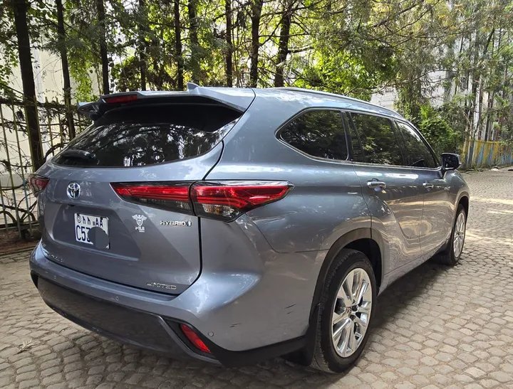 2024 Toyota Highlander Hybrid Limited – photo 5